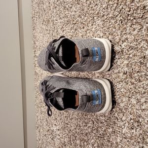 Men's Toms shoes